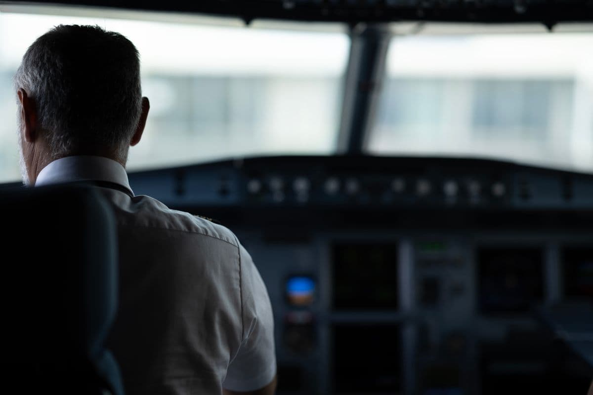 Flight School Marketing for Career-Changers: The Untapped Audience