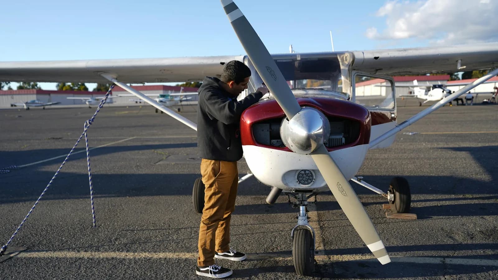 Flight school instructor briefing a discovery-flight student on the ramp